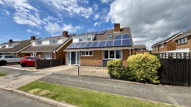 4 bed property, in Minster Drive, £349,000