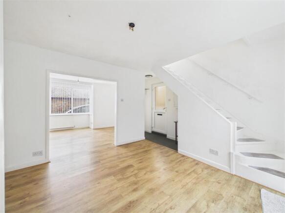 2 bed property, in Kenstella Road, £250,000