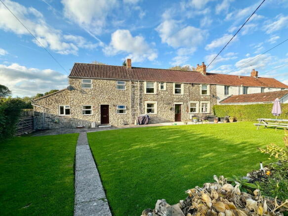 5 bed property, in Stichings Shord Lane, £799,000