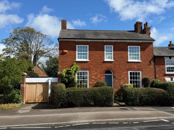 5 bed property, in Buckingham Road, £750,000