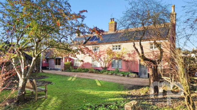 4 bed property, in The Old Trowel & Hammer, £595,000
