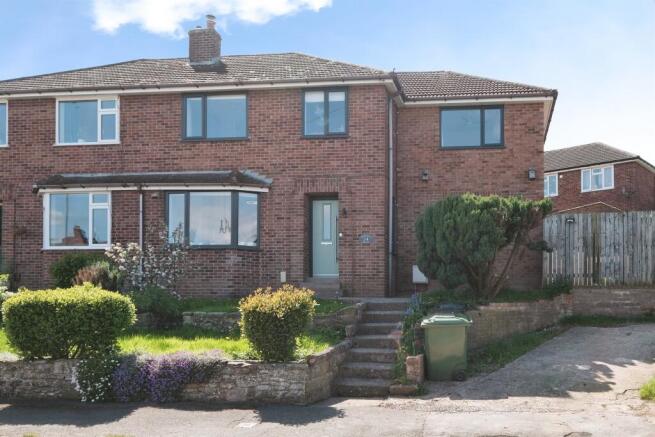 4 bed property, in Shakespeare Road, £325,000