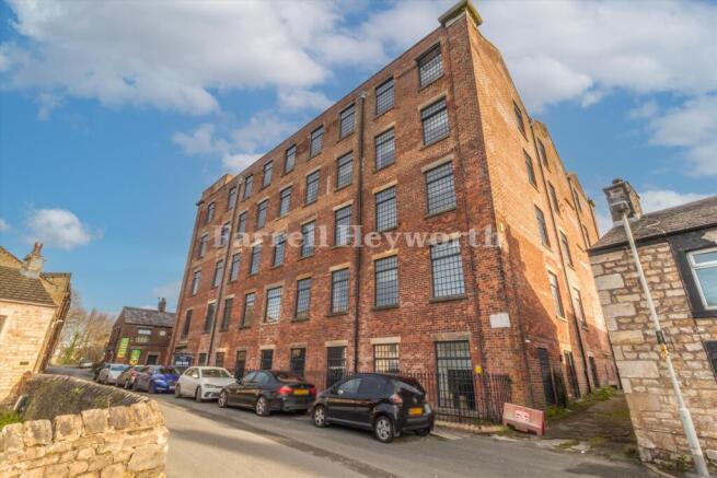 1 bed property, in Chapel Lane, £80,000