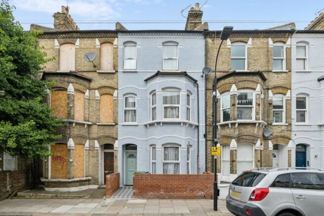 5 bed property, in Shorrolds Road, £1,175,000