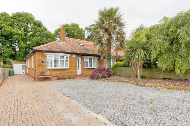 3 bed property, in Cricket Lane, £270,000
