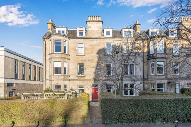 2 bed property, in 13/4 Maxwell Street, £370,000