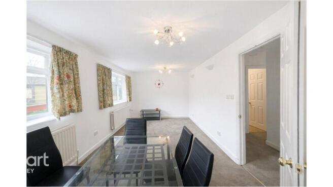 4 bed property, in Beverley Gardens, £375,000
