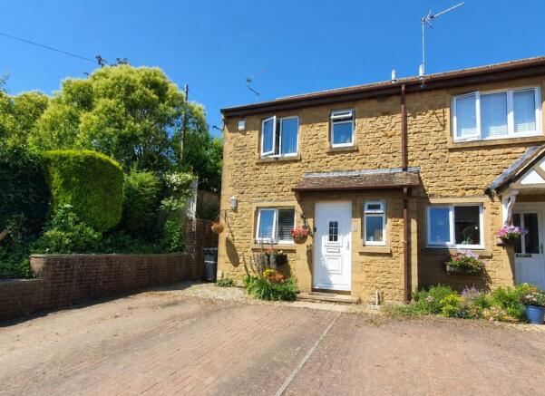 3 bed property, in Bakers Court, £300,000