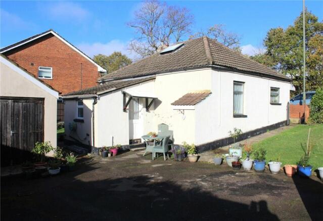 2 bed property, in Ash Hill Road, £450,000