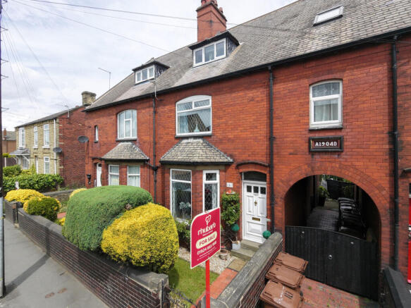 4 bed property, in Station Road, £290,000