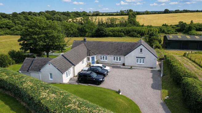 5 bed property, in Camrose, £825,000