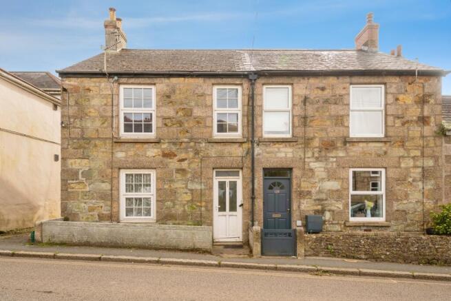 2 bed property, in Meneage Street, £170,000