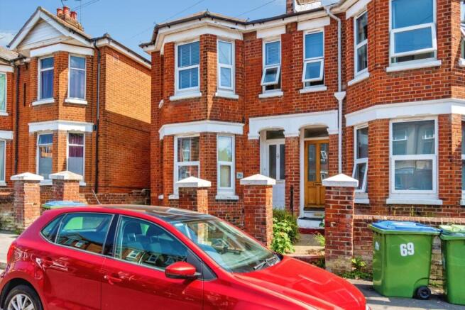 5 bed property, in Burlington Road, £325,000