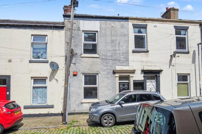 2 bed property, in Wellington Street, £45,000