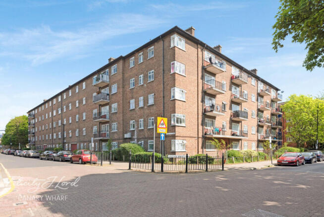 3 bed property, in Three Colt Street, £375,000