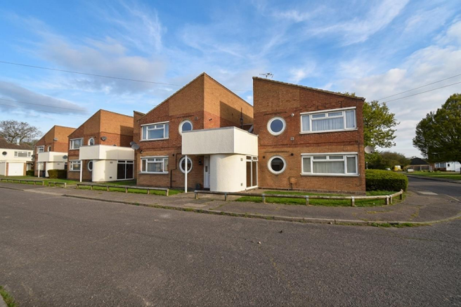 2 bed property, in Payne Place, £190,000