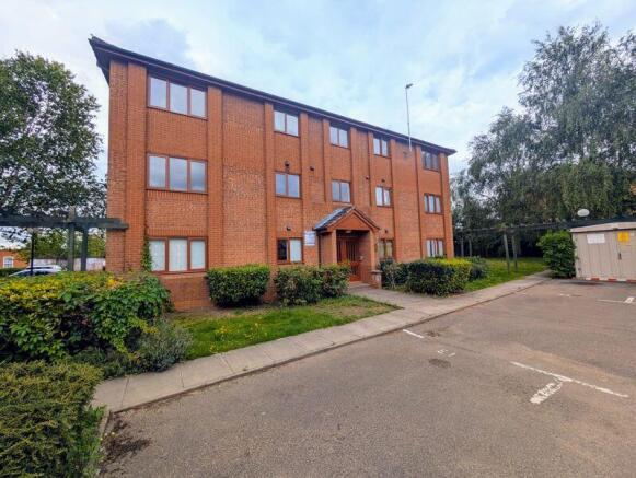 1 bed property, in Gillett Close, £80,500