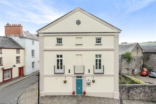 4 bed property, in Castle Street, £425,000