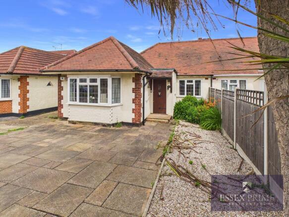2 bed property, in Carlingford Drive, £430,000