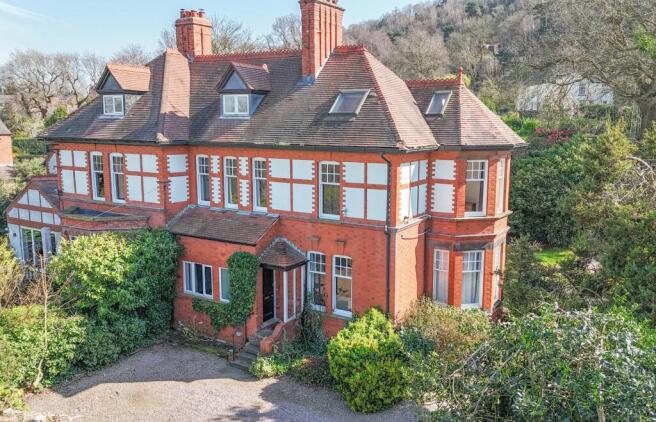 3 bed property, in Vicarage Lane, £530,000