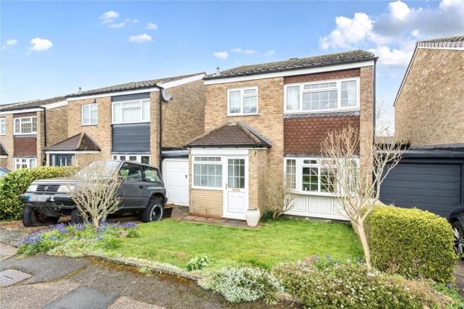 3 bed property, in Lullarook Close, £450,000