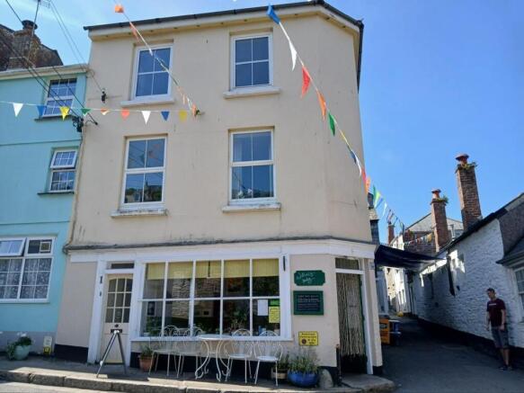 2 bed property, in Fore Street, £275,000