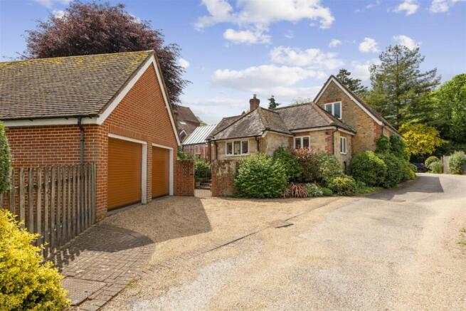 4 bed property, in Red House Court, £1,000,000