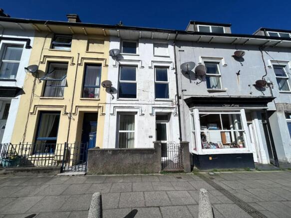 3 bed property, in Snowdon Street, £125,000