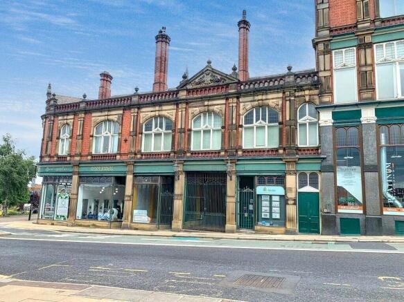 2 bed property, in High Street, £32,500