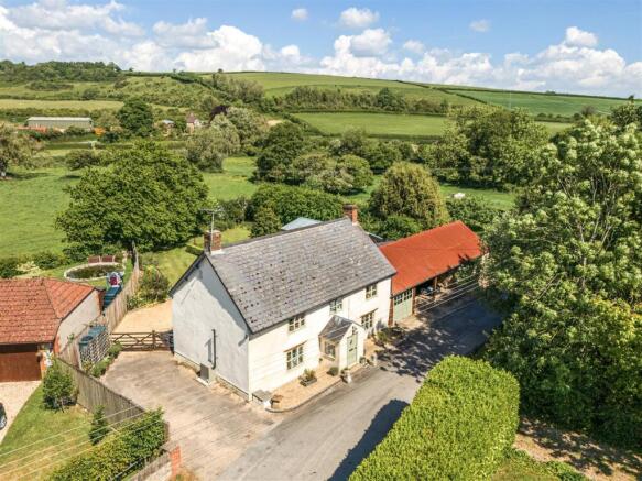 3 bed property, in Lower Frome Vauchurch, £675,000