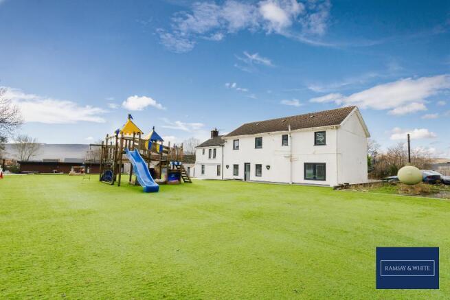 5 bed property, in Mountain Hare, £625,000