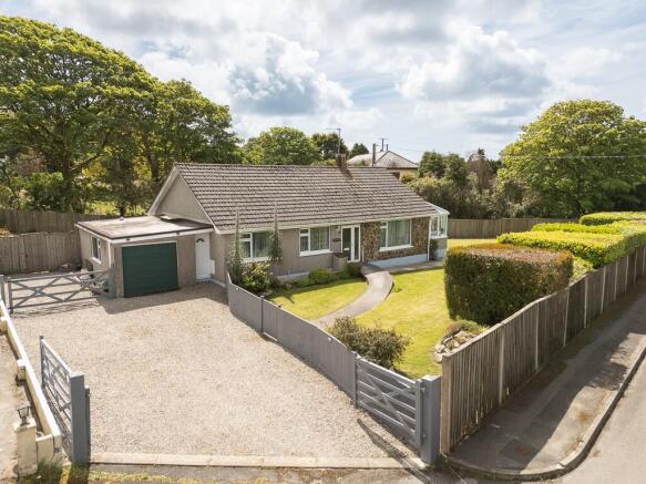 4 bed property, in Westways - Detached 4 Bedroom Bungalow with stunning Gardens, £450,000