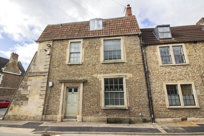 2 bed property, in Keyford, £225,000