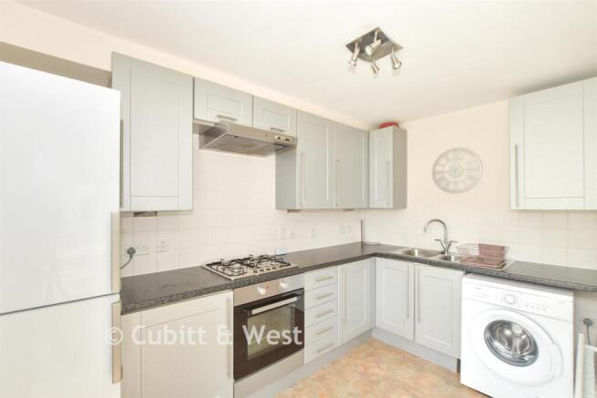 2 bed property, in Pegler Way, £200,000