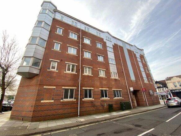 2 bed property, in Nancy Road, £110,000