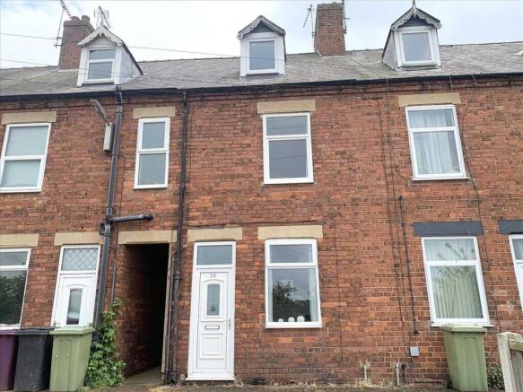3 bed property, in Parkway, £130,000