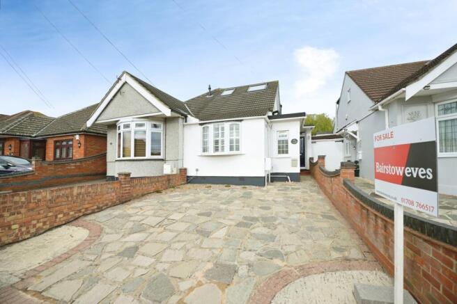 2 bed property, in Clyde Way, £460,000