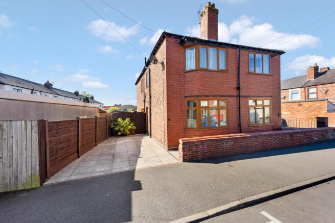 3 bed property, in Radnor Street, £220,000