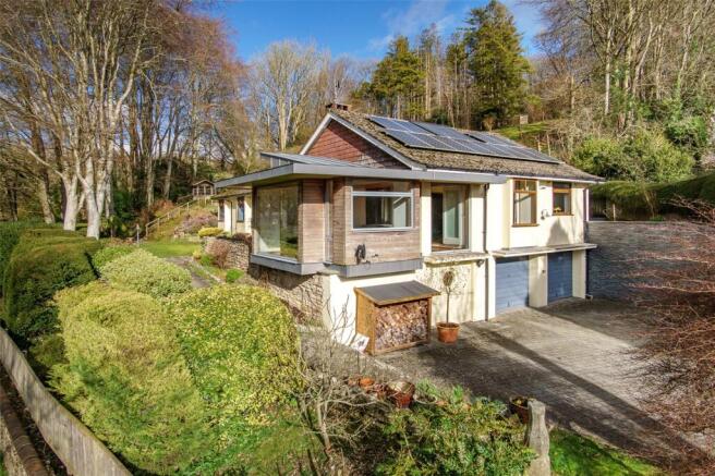 4 bed property, in Pond Head, £765,000