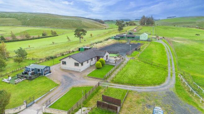 6 bed property, in Ashkirk, £725,000
