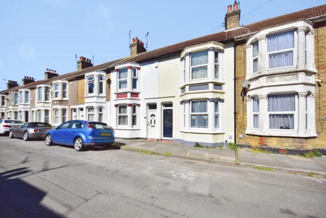 2 bed property, in Wellesley Road, £220,000