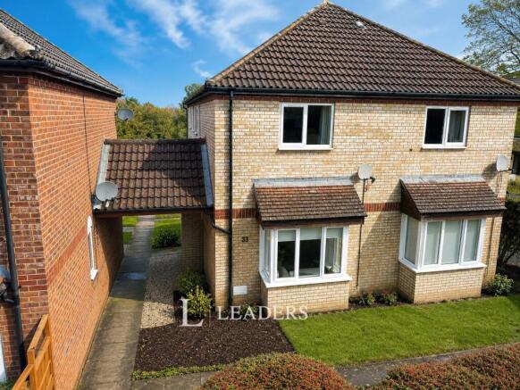 2 bed property, in Studley Knapp, £240,000