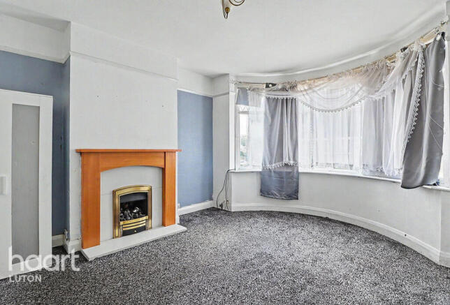 3 bed property, in Old Bedford Road, £325,000
