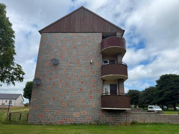 2 bed property, in Auldearn Place, £60,000