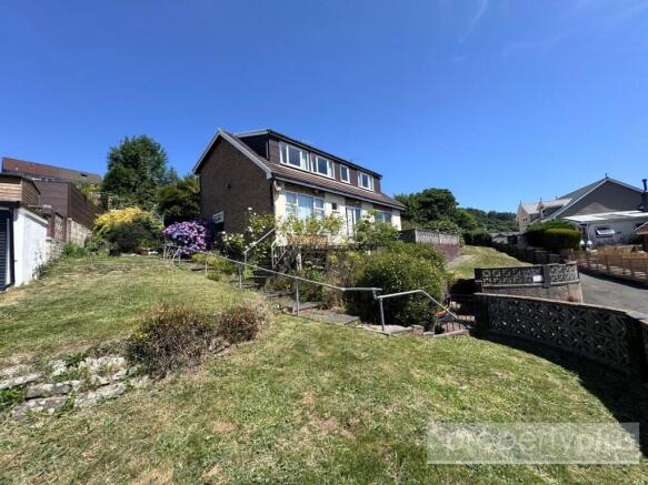 4 bed property, in Magnolia Close, £365,000