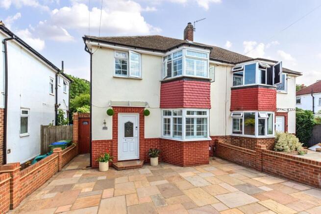 3 bed property, in Riverside Road, £550,000