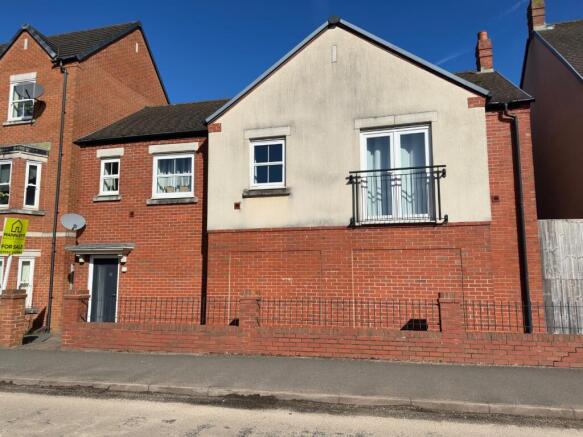 2 bed property, in Britannia Way, £150,000