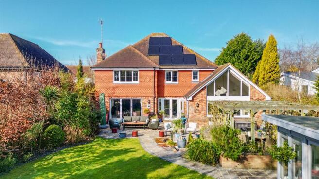 4 bed property, in Clavering Walk, £1,150,000