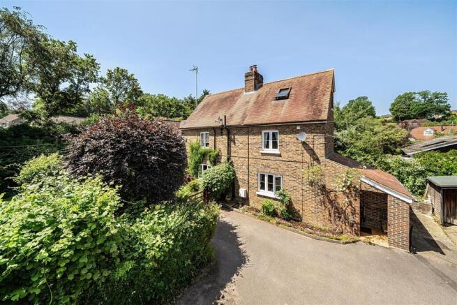3 bed property, in Woodside Road, £450,000