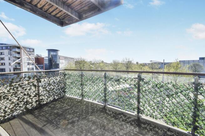 2 bed property, in Princess Way, £139,000